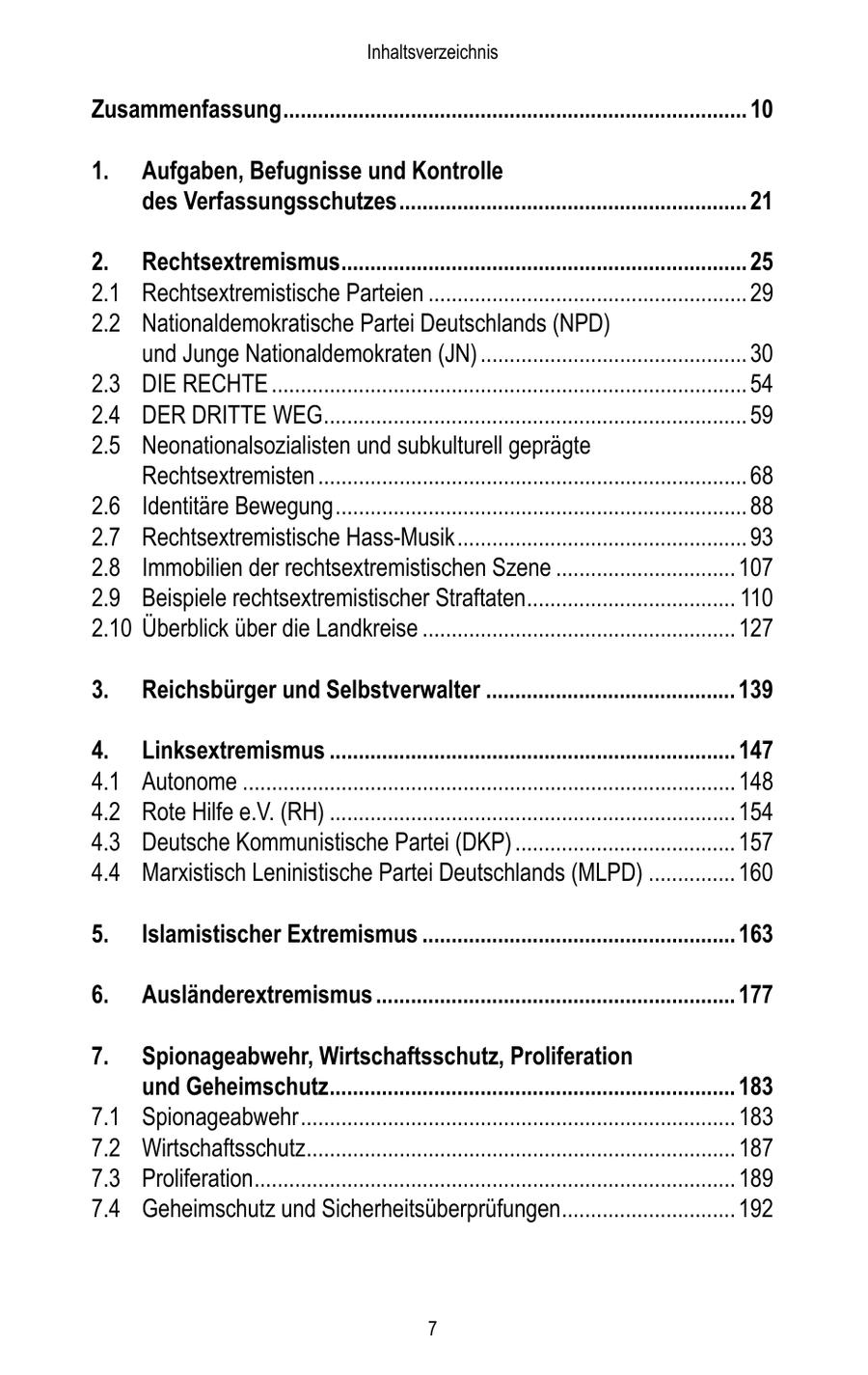 Inhaltsverzeichnis Zusammenfassung ................................................................................ 10 1. Aufgaben, Befugnisse und Kontrolle des Verfassungsschutzes ............................................................ 21 2. Rechtsextremismus...................................................................... 25 2.1 Rechtsextremistische Parteien ....................................................... 29 2.2 Nationaldemokratische Partei Deutschlands (NPD) und Junge Nationaldemokraten (JN) .............................................. 30 2.3 DIE RECHTE .................................................................................. 54 2.4 DER DRITTE WEG ......................................................................... 59 2.5 Neonationalsozialisten und subkulturell geprägte Rechtsextremisten .......................................................................... 68 2.6 Identitäre Bewegung ....................................................................... 88 2.7 Rechtsextremistische Hass-Musik .................................................. 93 2.8 Immobilien der rechtsextremistischen Szene ............................... 107 2.9 Beispiele rechtsextremistischer Straftaten.................................... 110 2.10 Überblick über die Landkreise ...................................................... 127 3. Reichsbürger und Selbstverwalter ........................................... 139 4. Linksextremismus ...................................................................... 147 4.1 Autonome ..................................................................................... 148 4.2 Rote Hilfe e.V. (RH) ...................................................................... 154 4.3 Deutsche Kommunistische Partei (DKP) ...................................... 157 4.4 Marxistisch Leninistische Partei Deutschlands (MLPD) ............... 160 5. Islamistischer Extremismus ...................................................... 163 6. Ausländerextremismus .............................................................. 177 7. Spionageabwehr, Wirtschaftsschutz, Proliferation und Geheimschutz...................................................................... 183 7.1 Spionageabwehr ........................................................................... 183 7.2 Wirtschaftsschutz.......................................................................... 187 7.3 Proliferation................................................................................... 189 7.4 Geheimschutz und Sicherheitsüberprüfungen.............................. 192 7